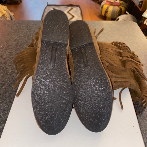Minnetonka three-tier fringe boots (tan) - Picture 2 of 3